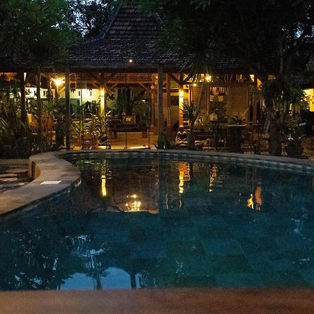 Sunrise Lodge & Lounge Singaraja  Exterior photo