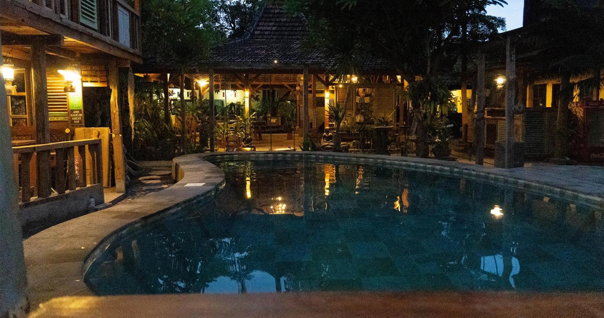Sunrise Lodge & Lounge Singaraja  Exterior photo